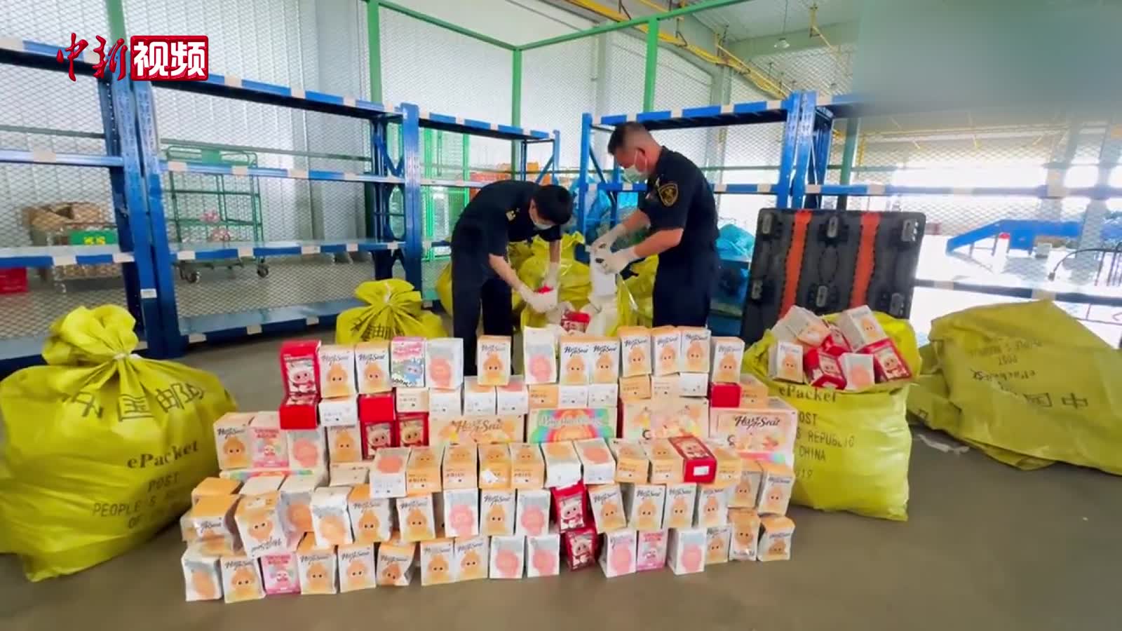 武汉邮局海关查获侵权“LABUBU”玩偶超1000个
